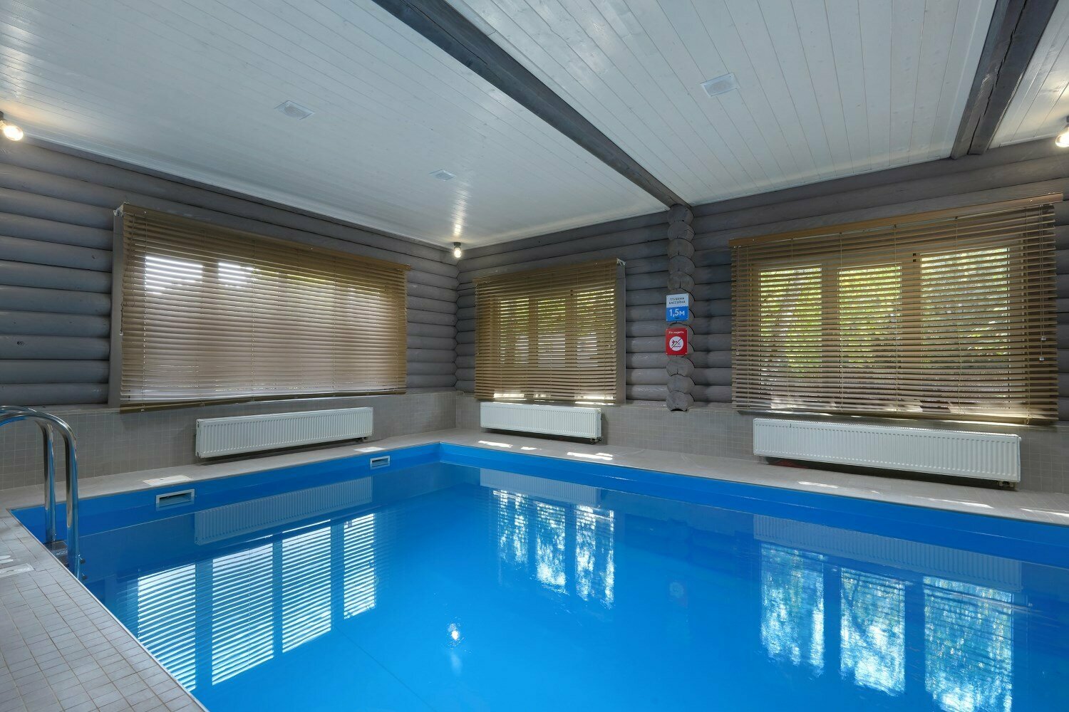 Коттедж с бассейном и сауной