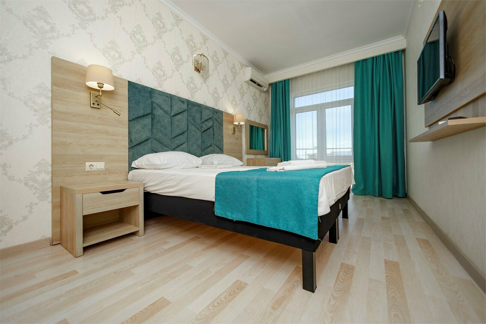 Двухкомнатный люкс с видом на бассейн