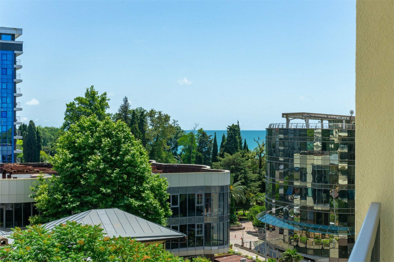 Двухкомнатные апартаменты с одной спальней (6-12 этаж)