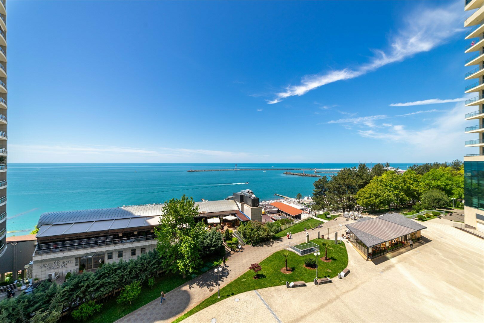 Двухкомнатные апартаменты с видом на море (2-5 этаж)