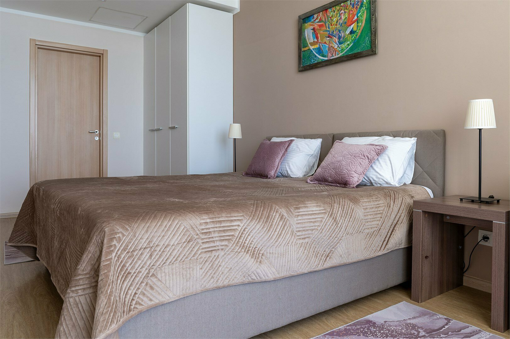 Трехкомнатные улучшенные апартаменты с двумя спальнями (7 этаж)