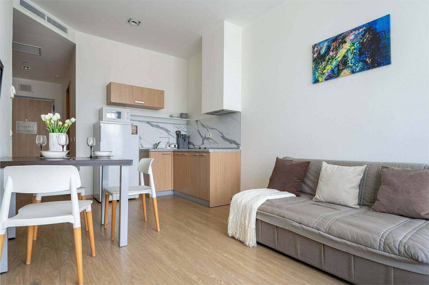 Двухкомнатные апартаменты с одной спальней (6-12 этаж)