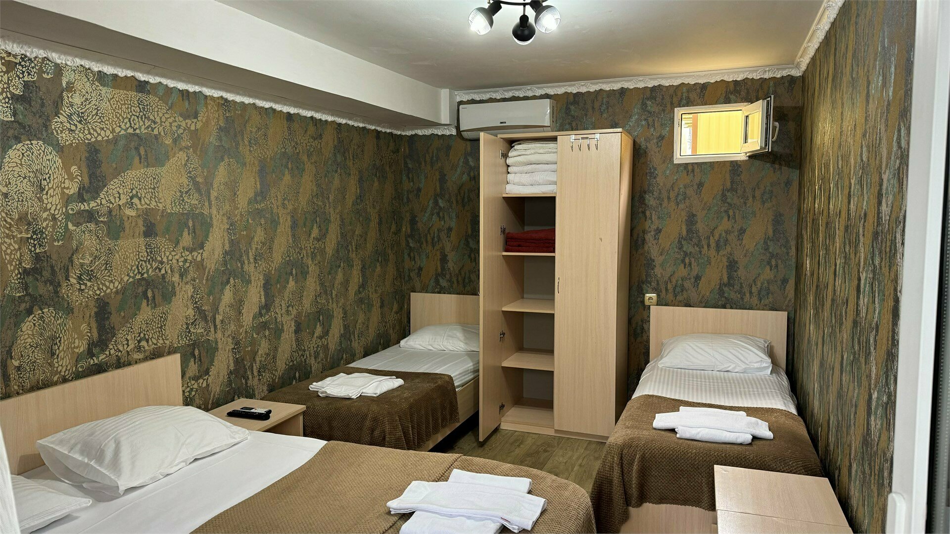 Четырех местный номер с удобствами на этаже