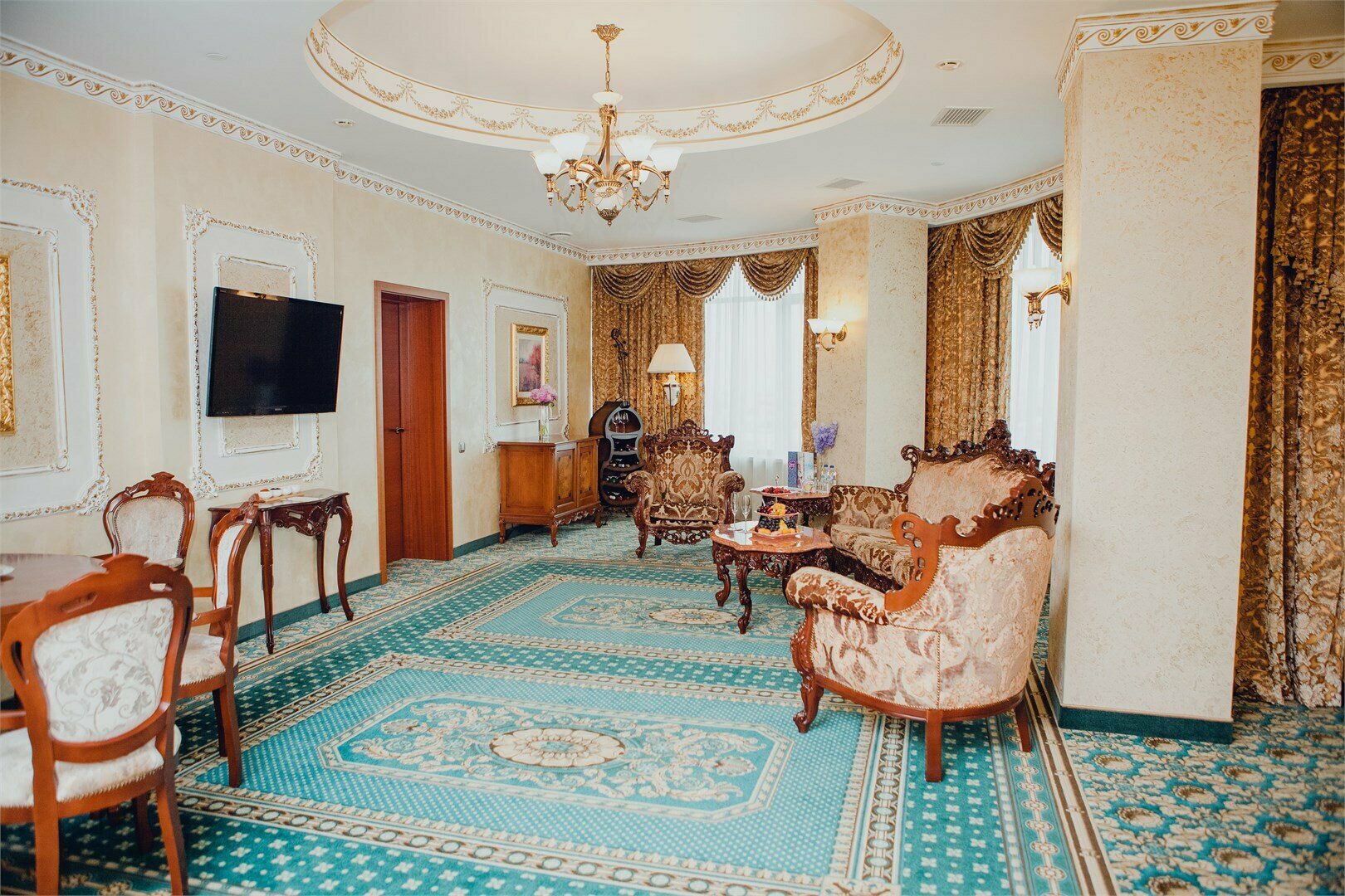ROYAL SUITE