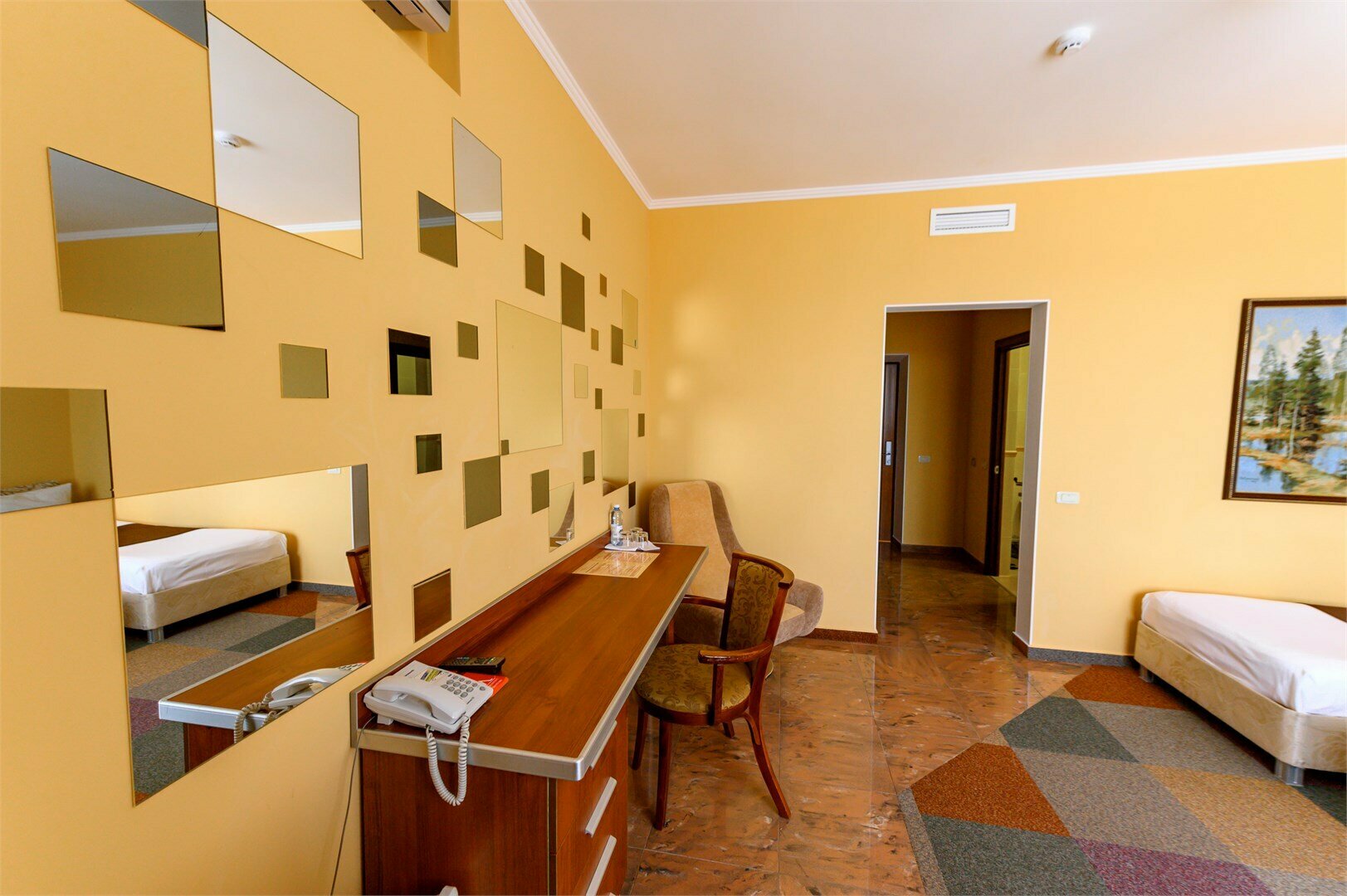 Трехместный