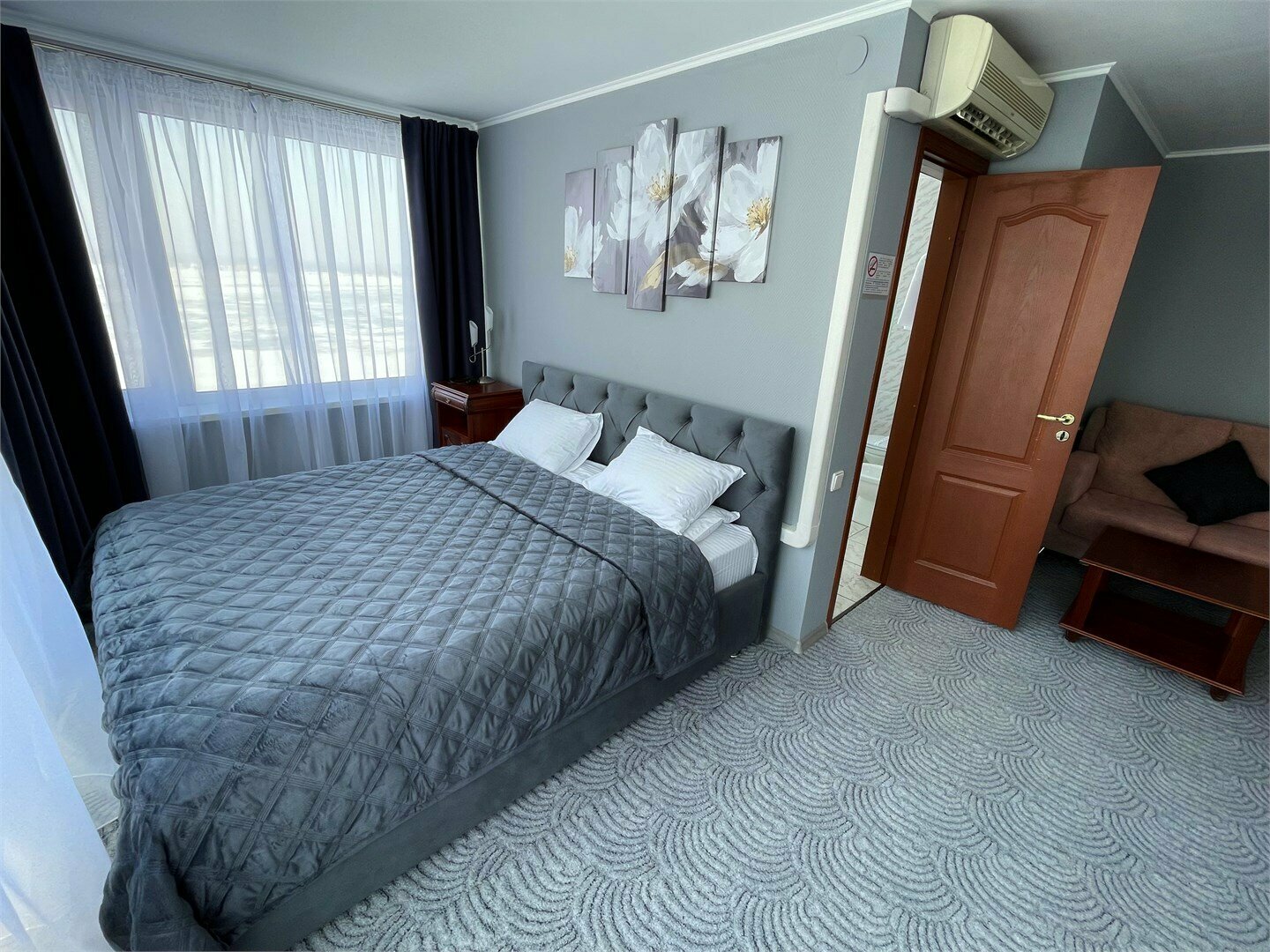 Номер-студия с кроватью размера «king-size»