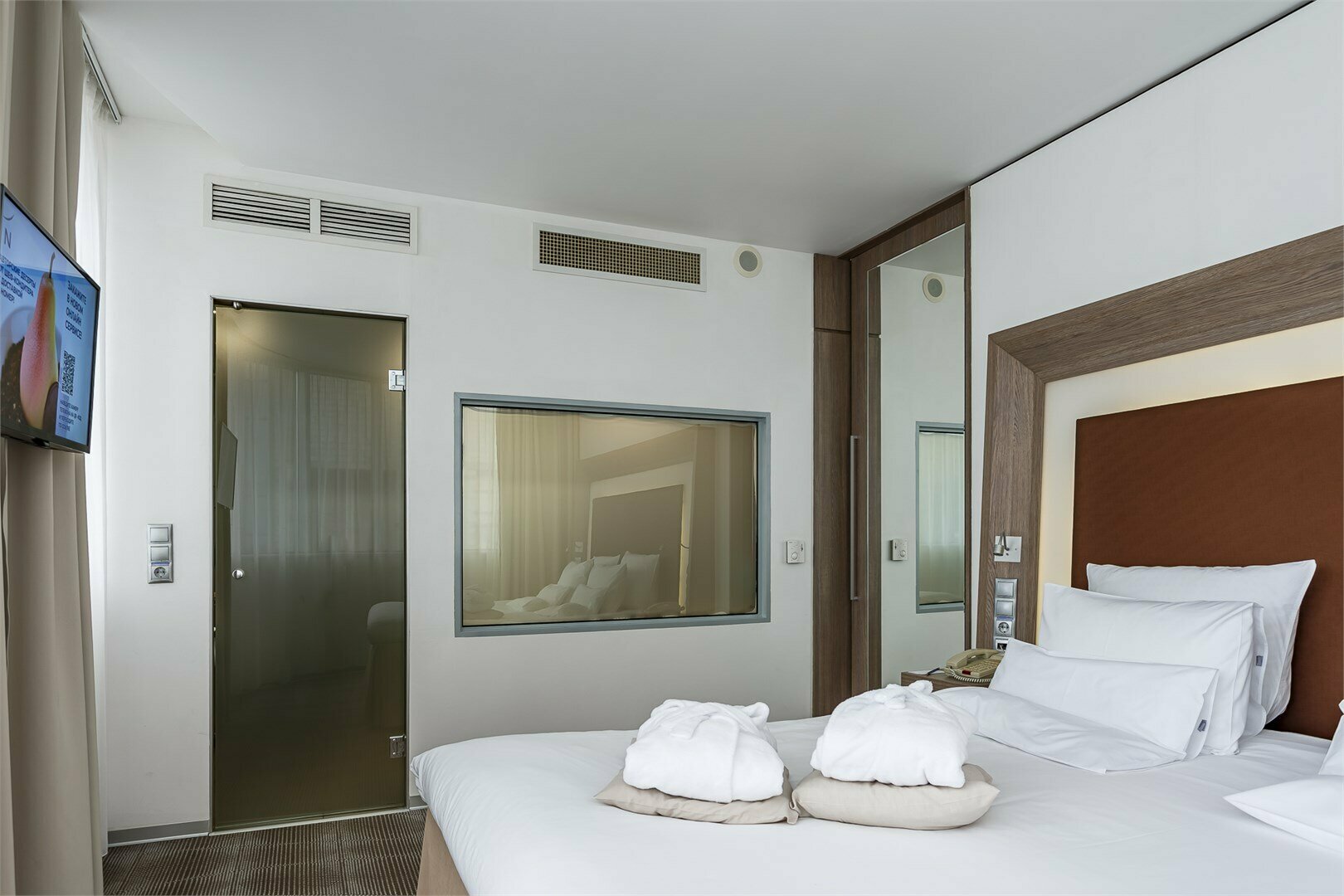 Номер Suite с двуспальной кроватью и диваном