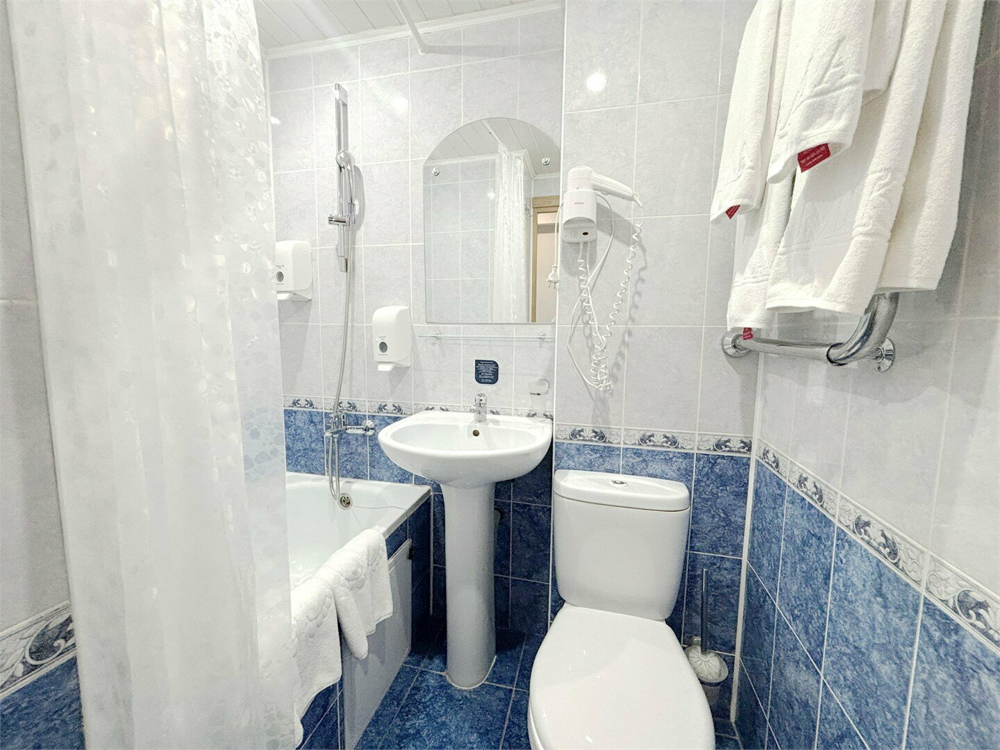 Бизнес АМАКС (одна двуспальная/две раздельные кровати)