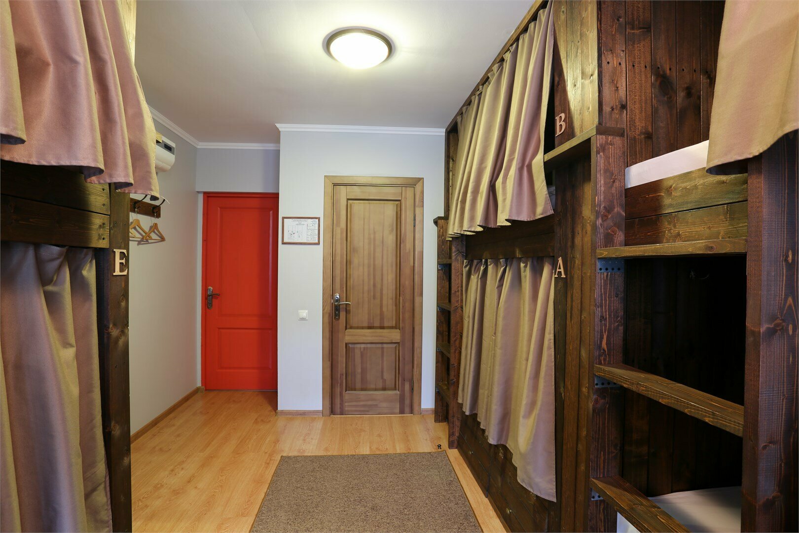 Место в общем 6-ти местном номере с отдельной ванной комнатой