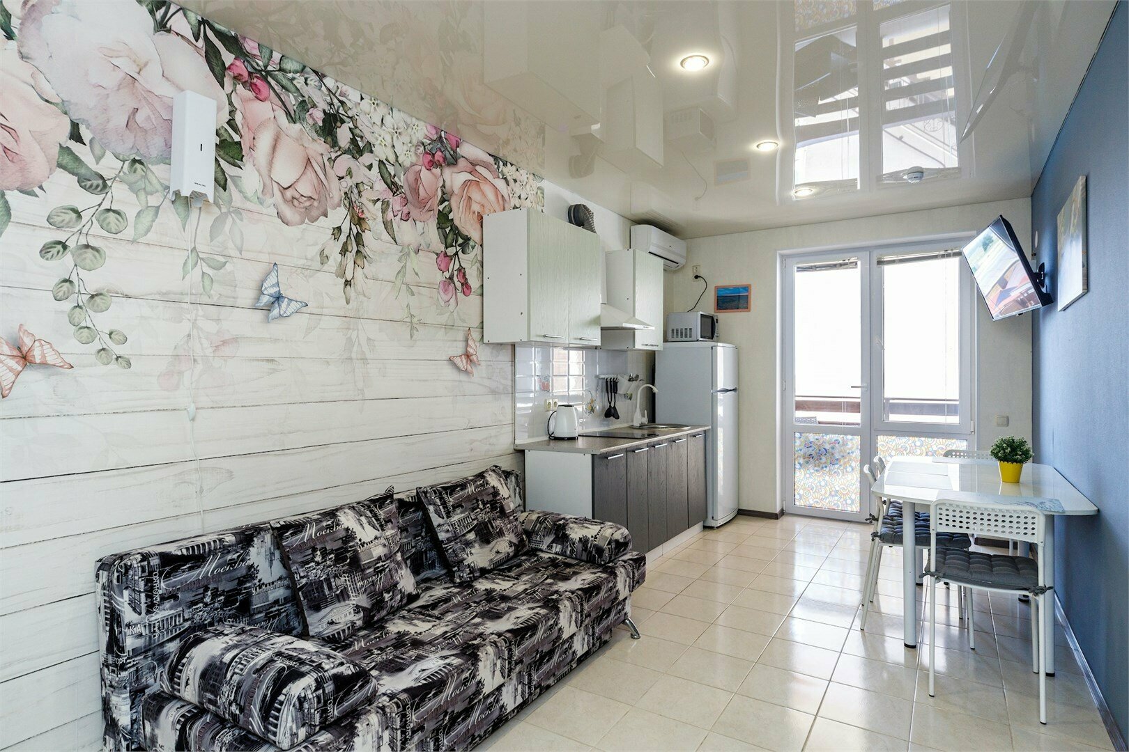 Апартаменты люкс трёхкомнатные с видом на море (2 этаж)