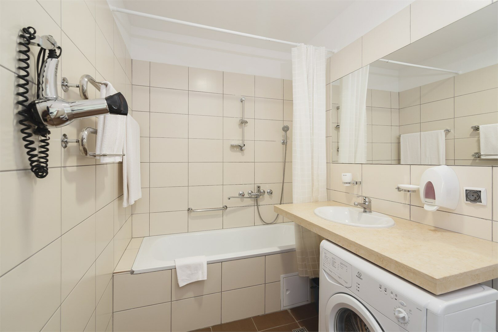 Двухкомнатный апартамент с одной спальней (6-15 этаж), до 3х взрослых в номере