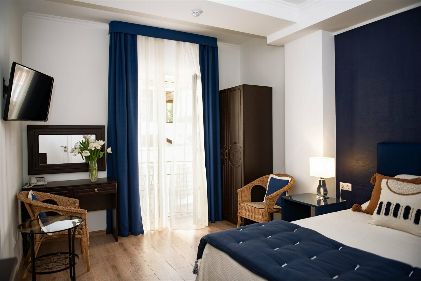 Люкс «Картье» двухкомнатный (mountain –see View)