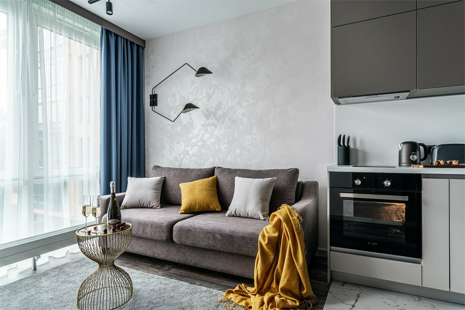 Апартаменты с отдельной спальней EAST