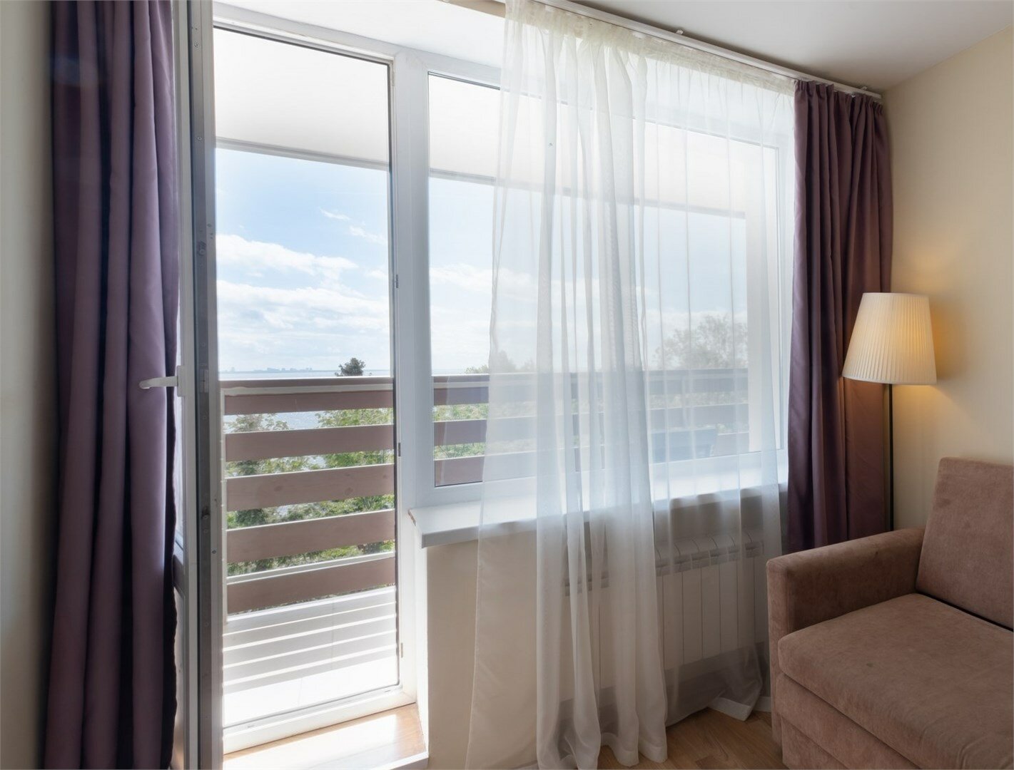 Номер двухкомнатная  студия с видом в сторону залива