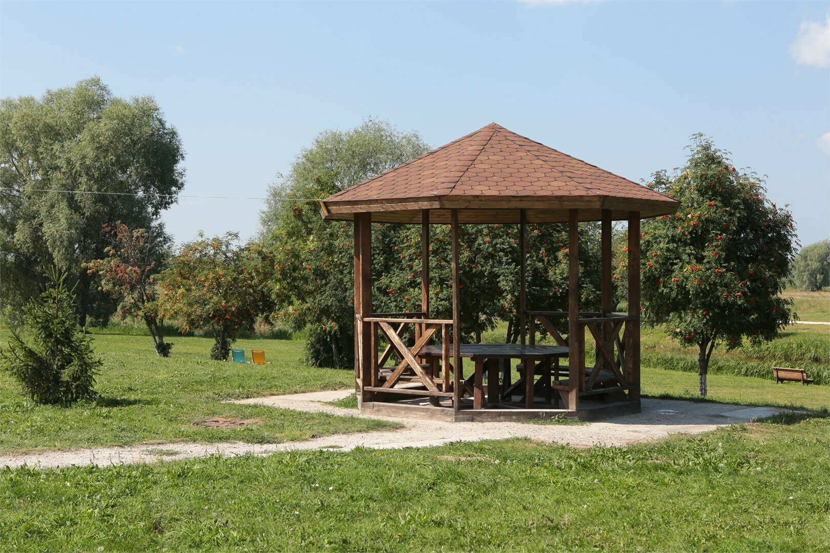 Коттедж №1 на 6+2 мест с беседкой и мангальной зоной