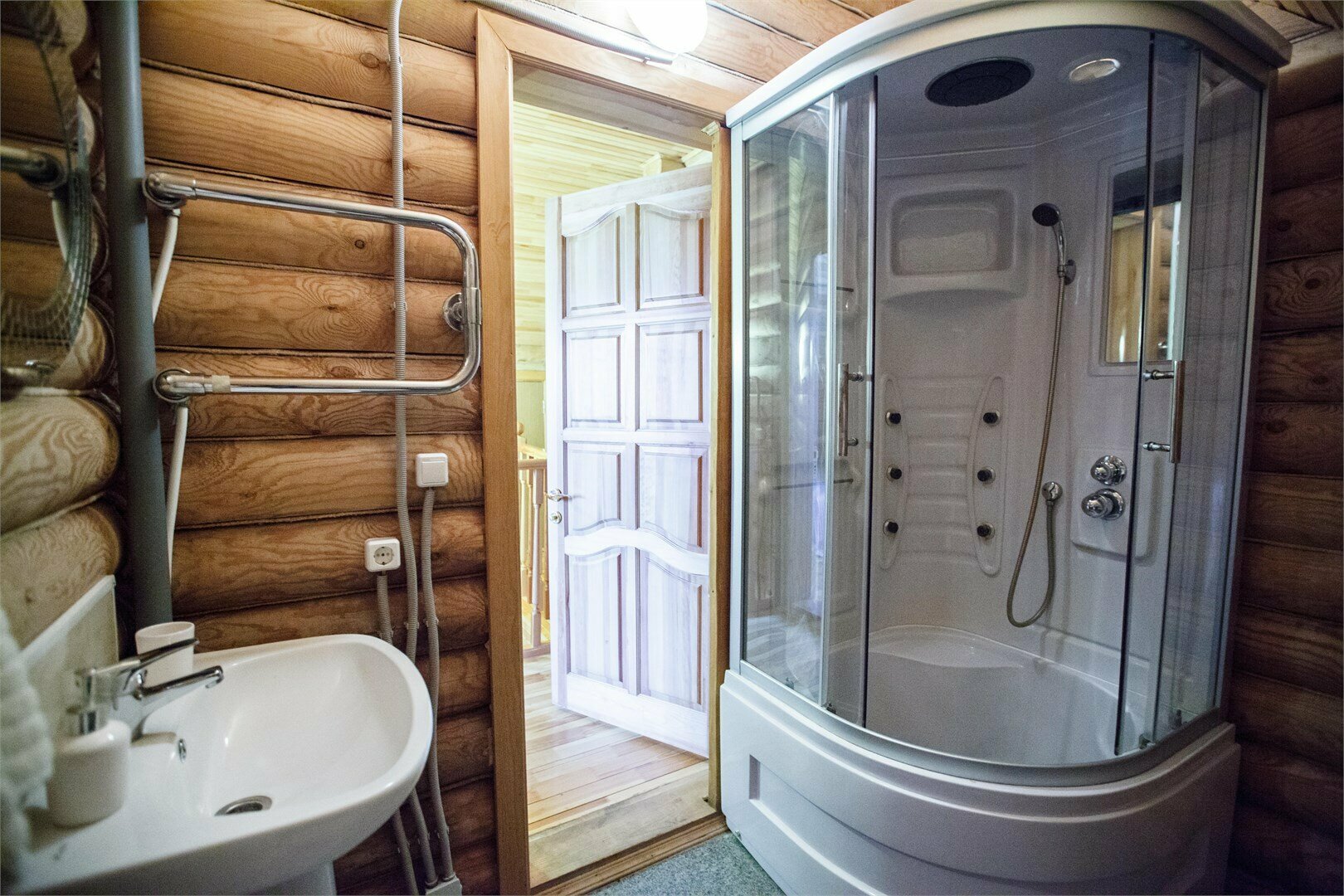 Коттедж №4 на 12+2 мест с беседкой и мангальной зоной