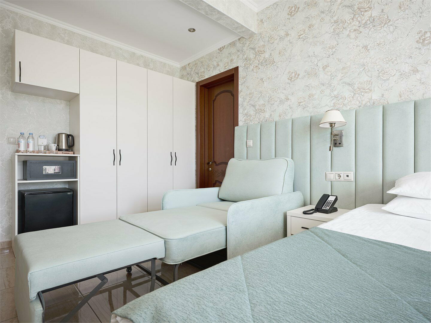 ПОЛУЛЮКС 2-МЕСТНЫЙ С ВИДОМ НА БАССЕЙН