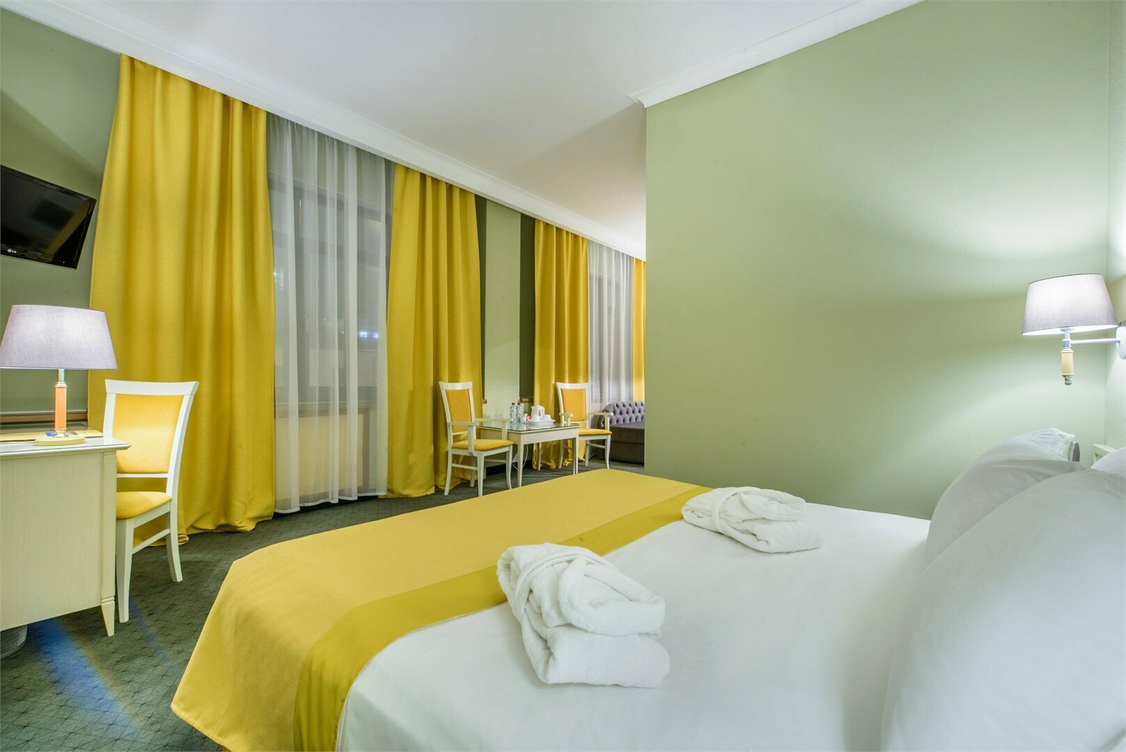 Джуниор Сюит