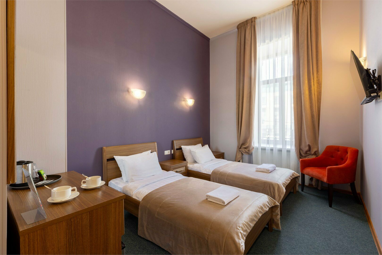 Стандартный номер с 2 кроватями и видом на набережную или во двор