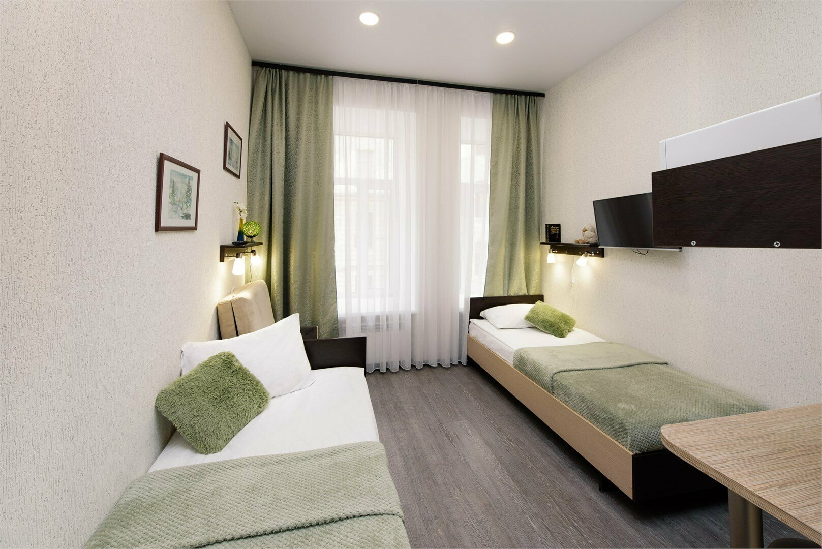 Комната с 2-мя односпальными кроватями и кресло-кровать