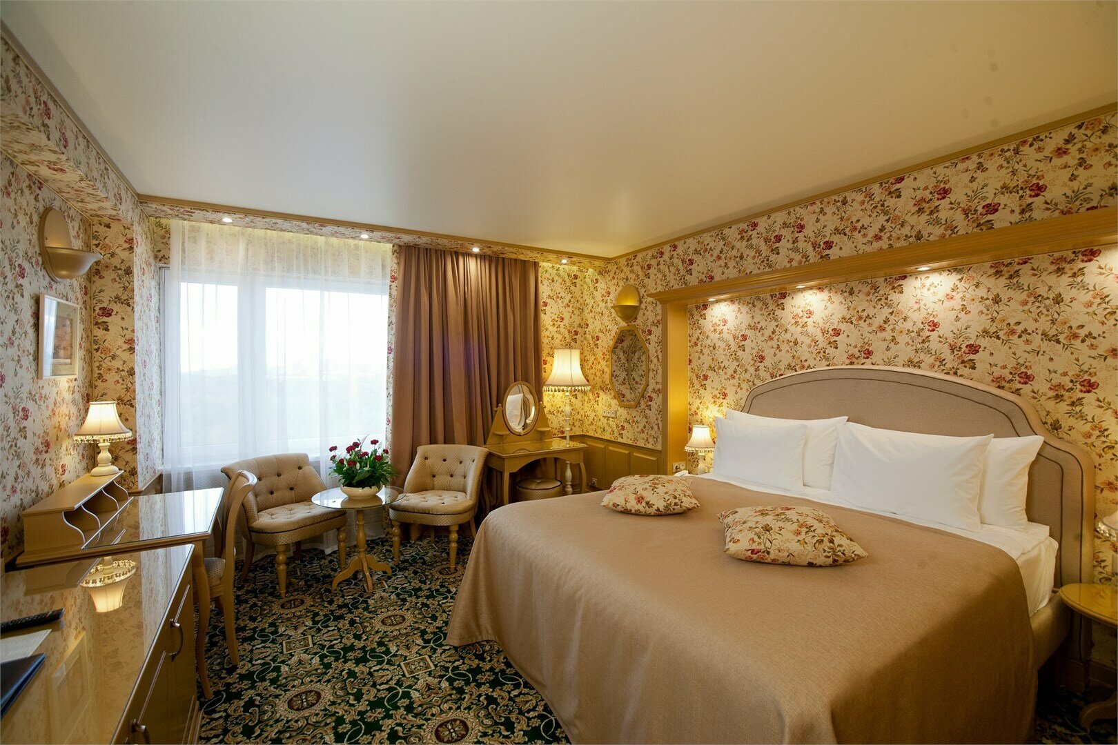 Джуниор Сюит