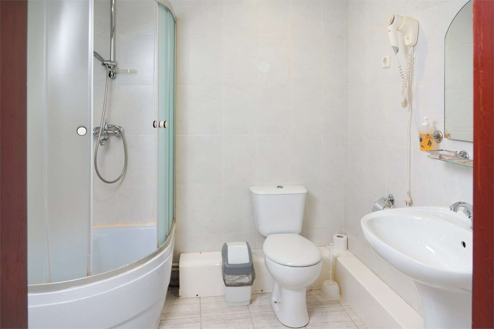 Трехместный