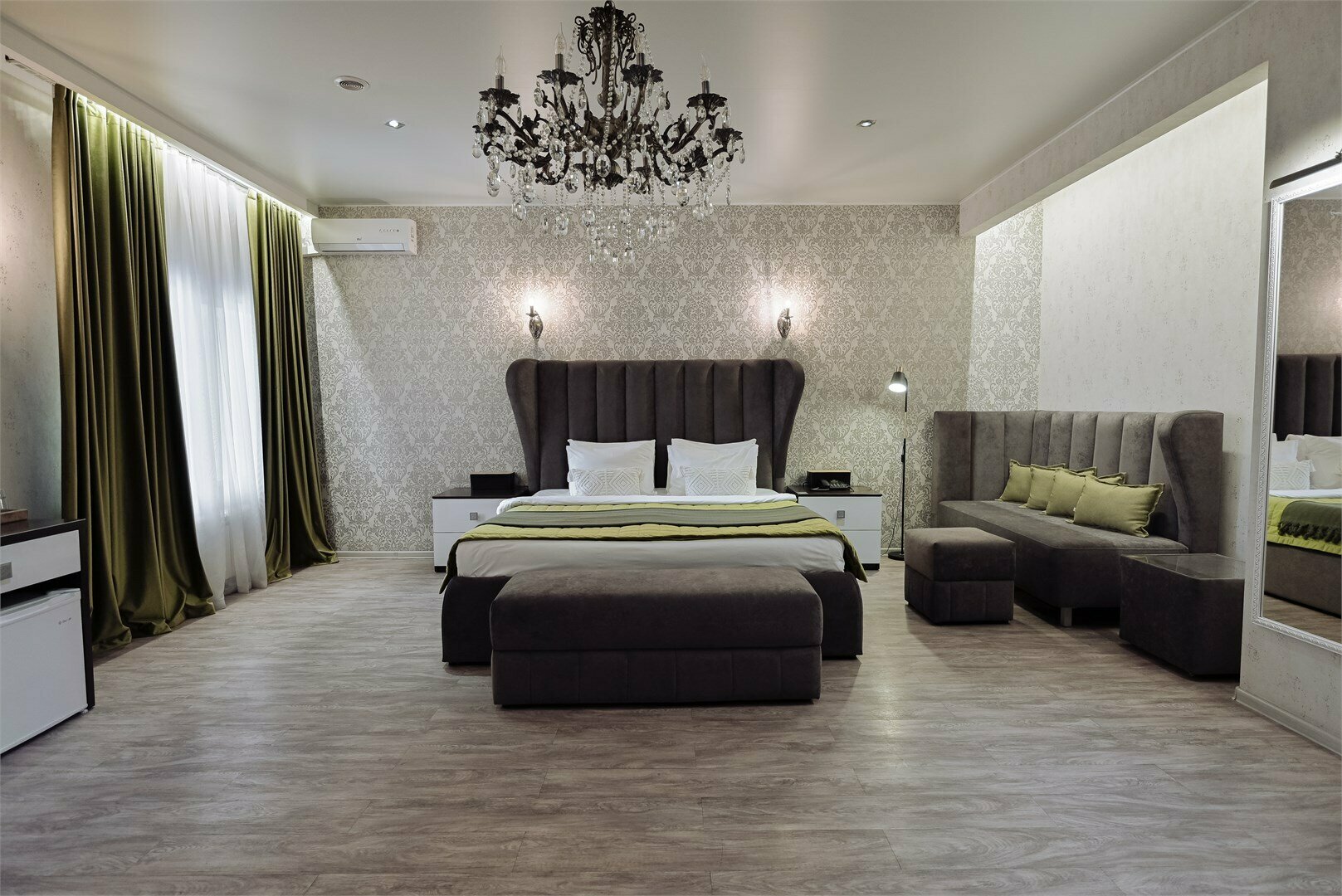 Джуниор Сюит