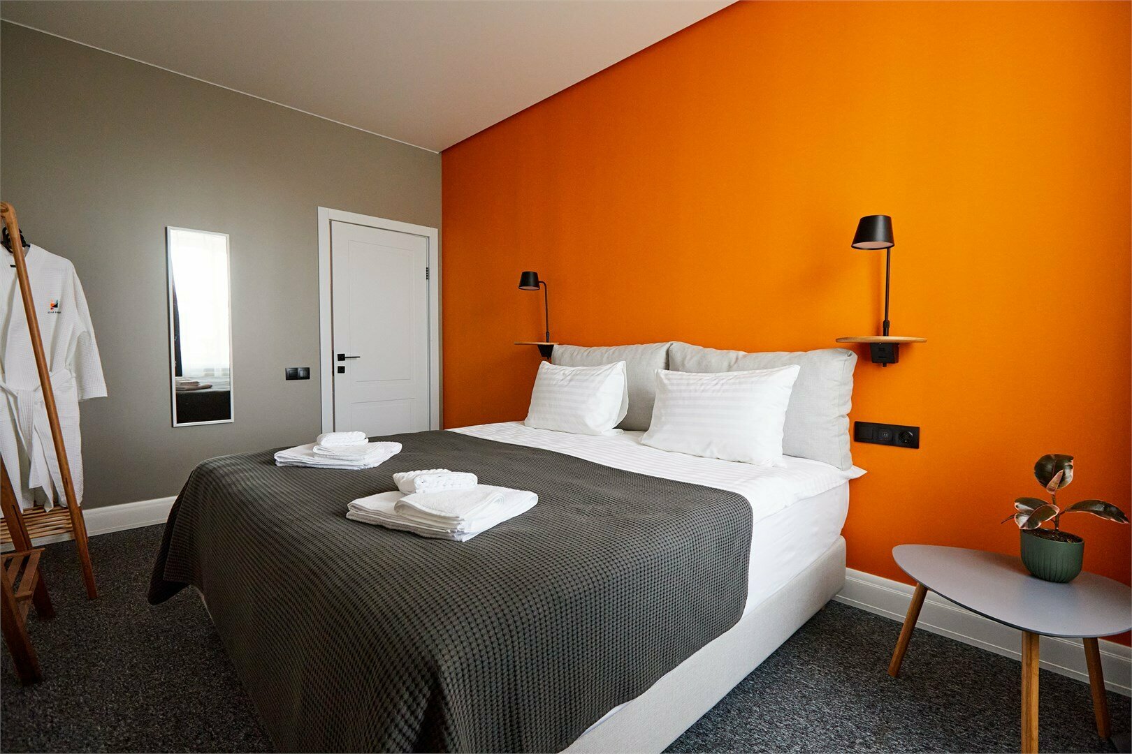 Двухместный номер эконом с общей ванной комнатой (номер 2)