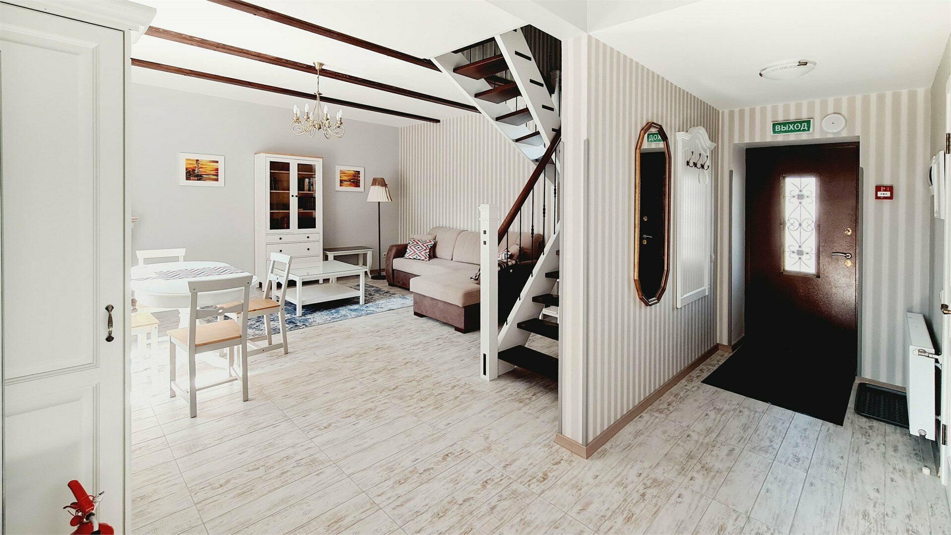 Дом - Таунхаус двухуровневый с двумя спальнями и гостинной