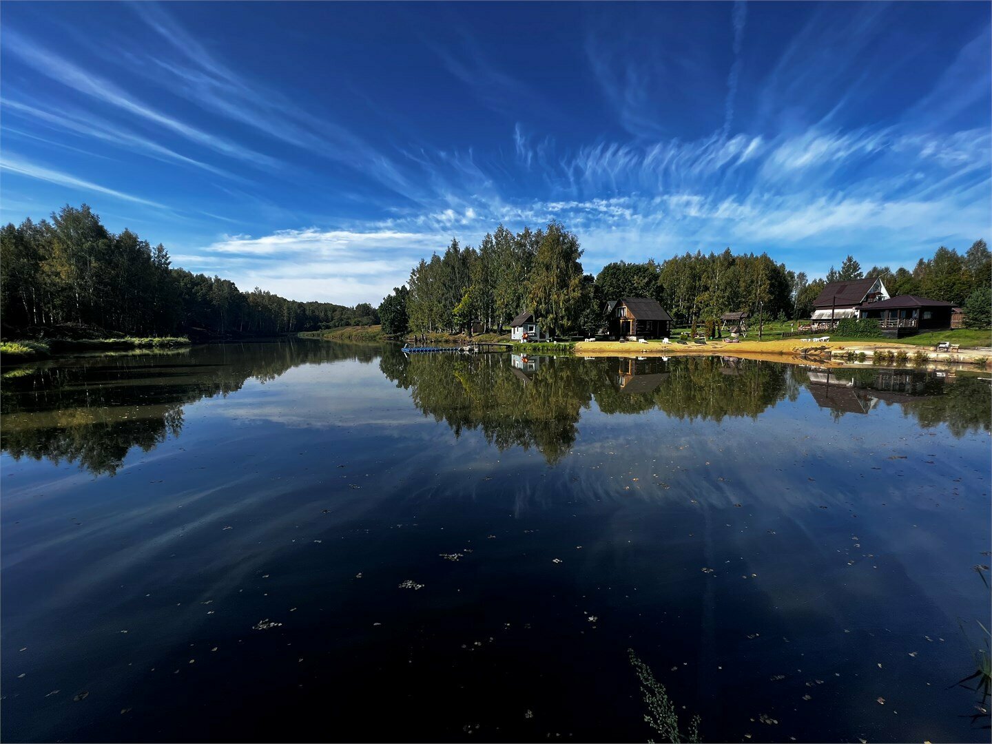 Бунгало в лесу с камином