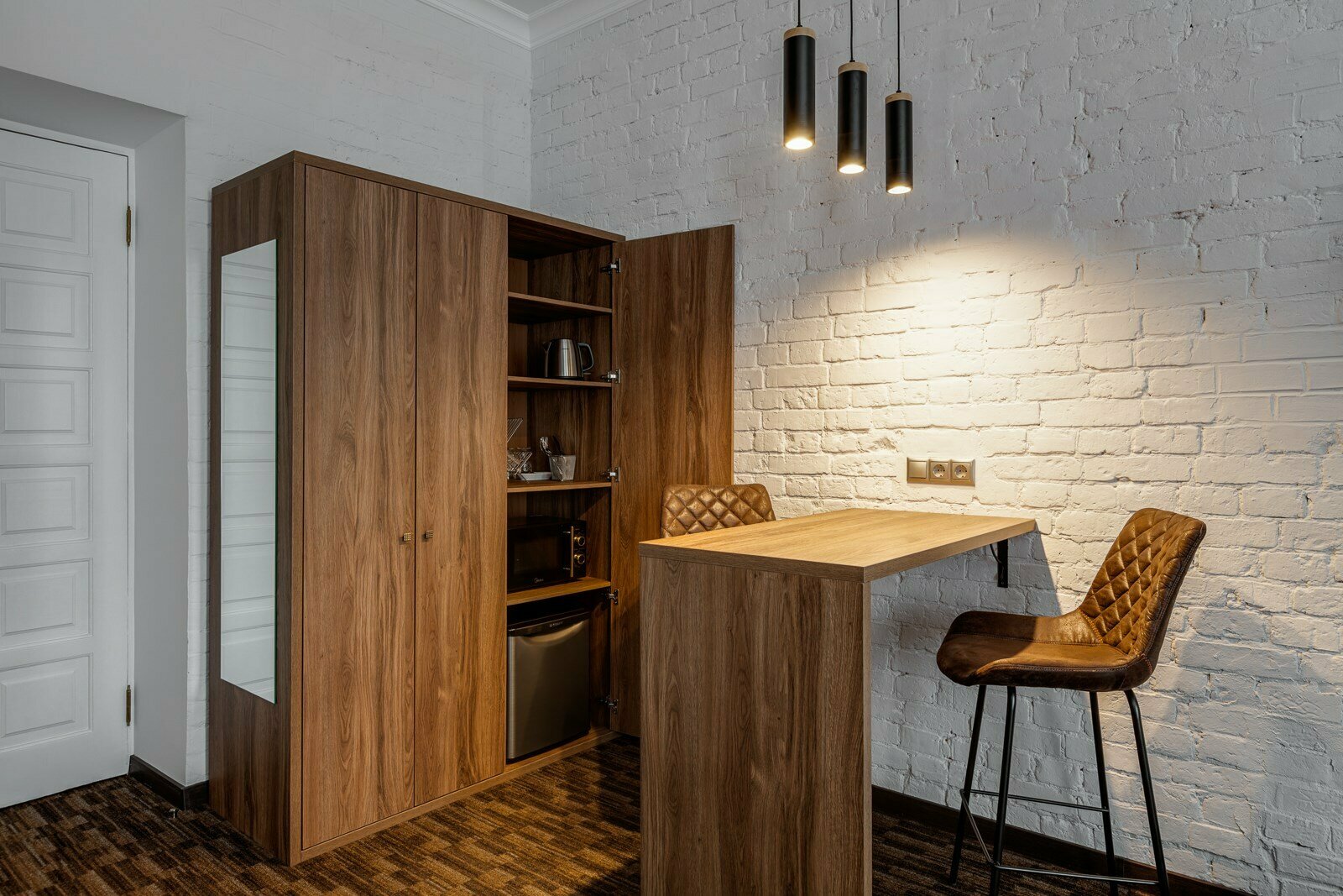 СТУДИЯ С ДИВАНОМ