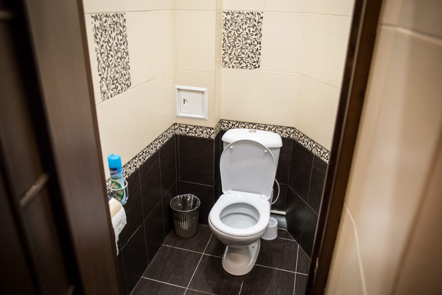 Двухместный номер с 2 отдельными кроватями и общей ванной комнатой