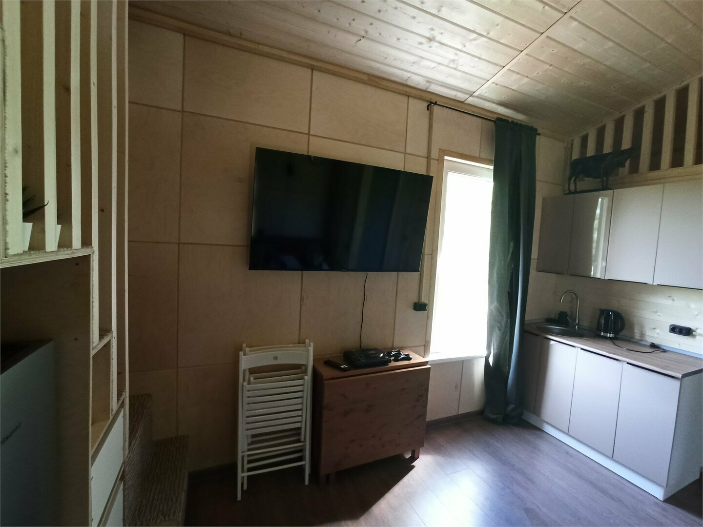 Дом с одной спальней и вторым ярусом