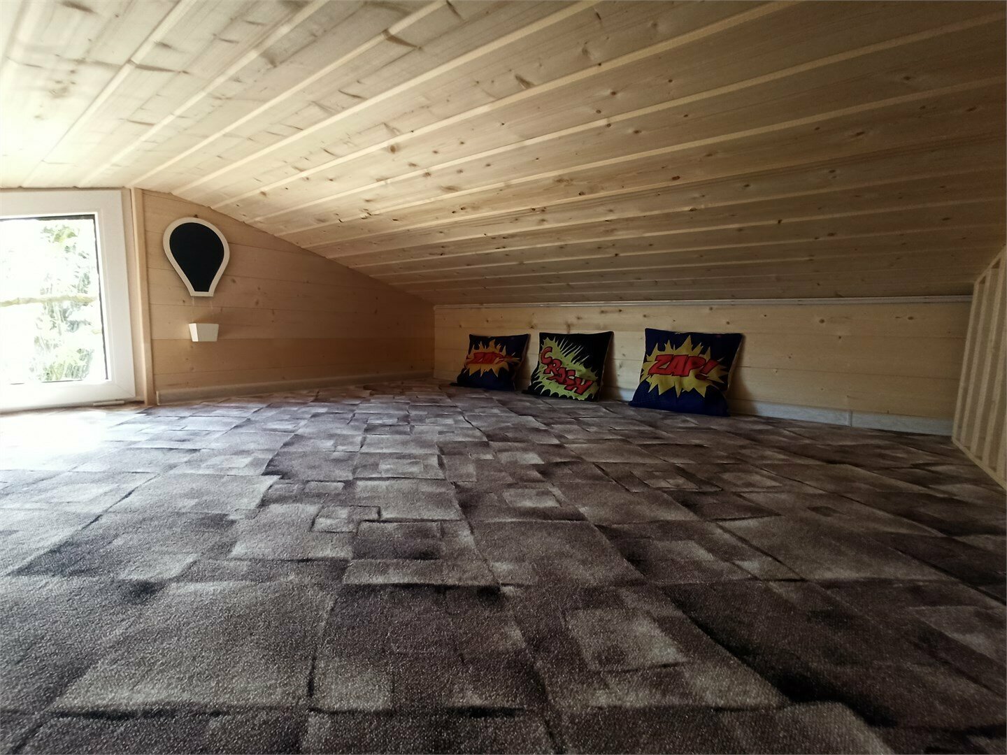 Дом с одной спальней и вторым ярусом