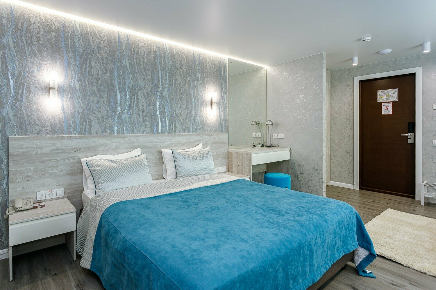 Люкс с кроватью размера «king-size» и балконом