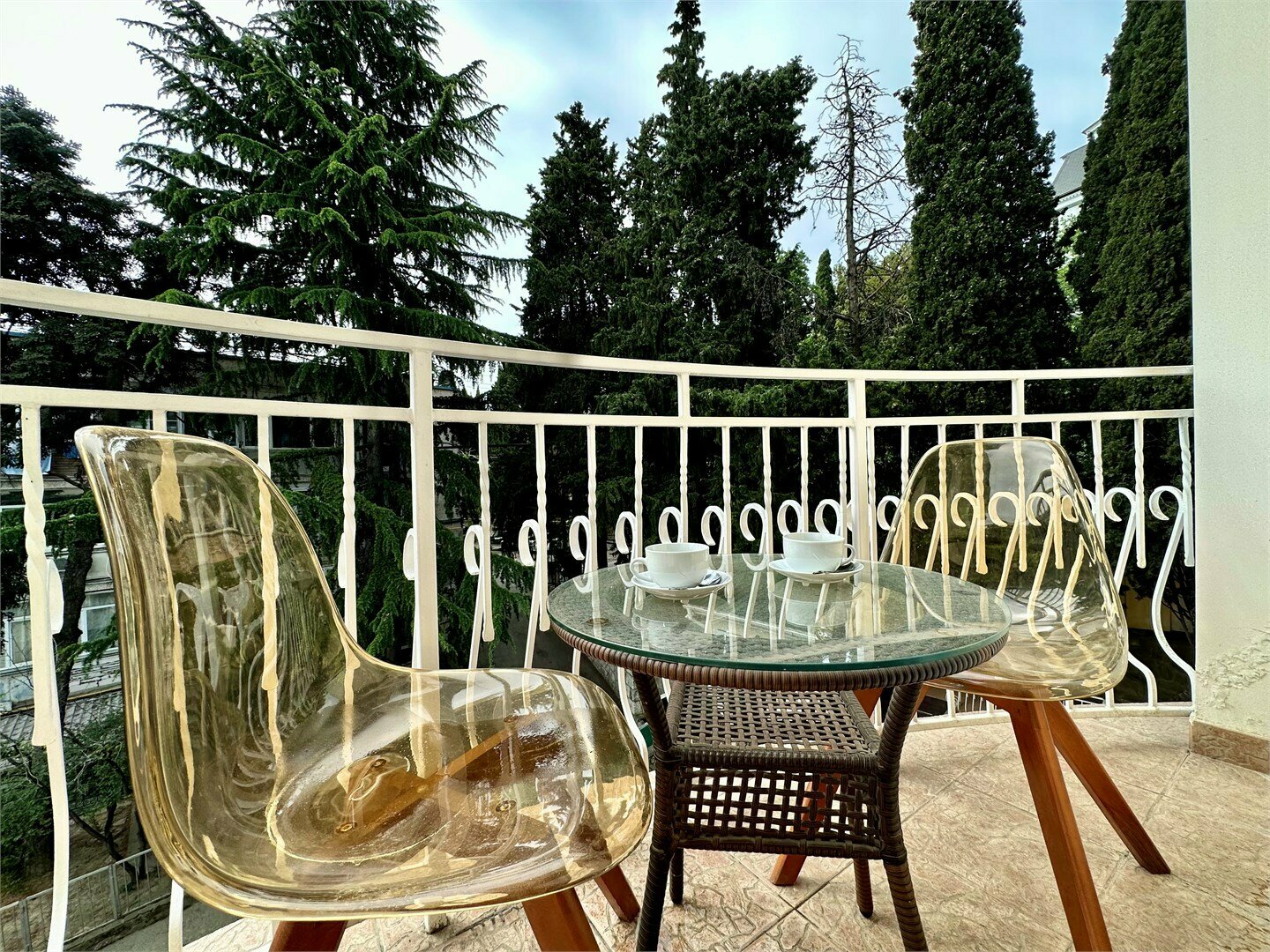 Номера бизнес с балконом с одной совместной кроватью с видом во двор