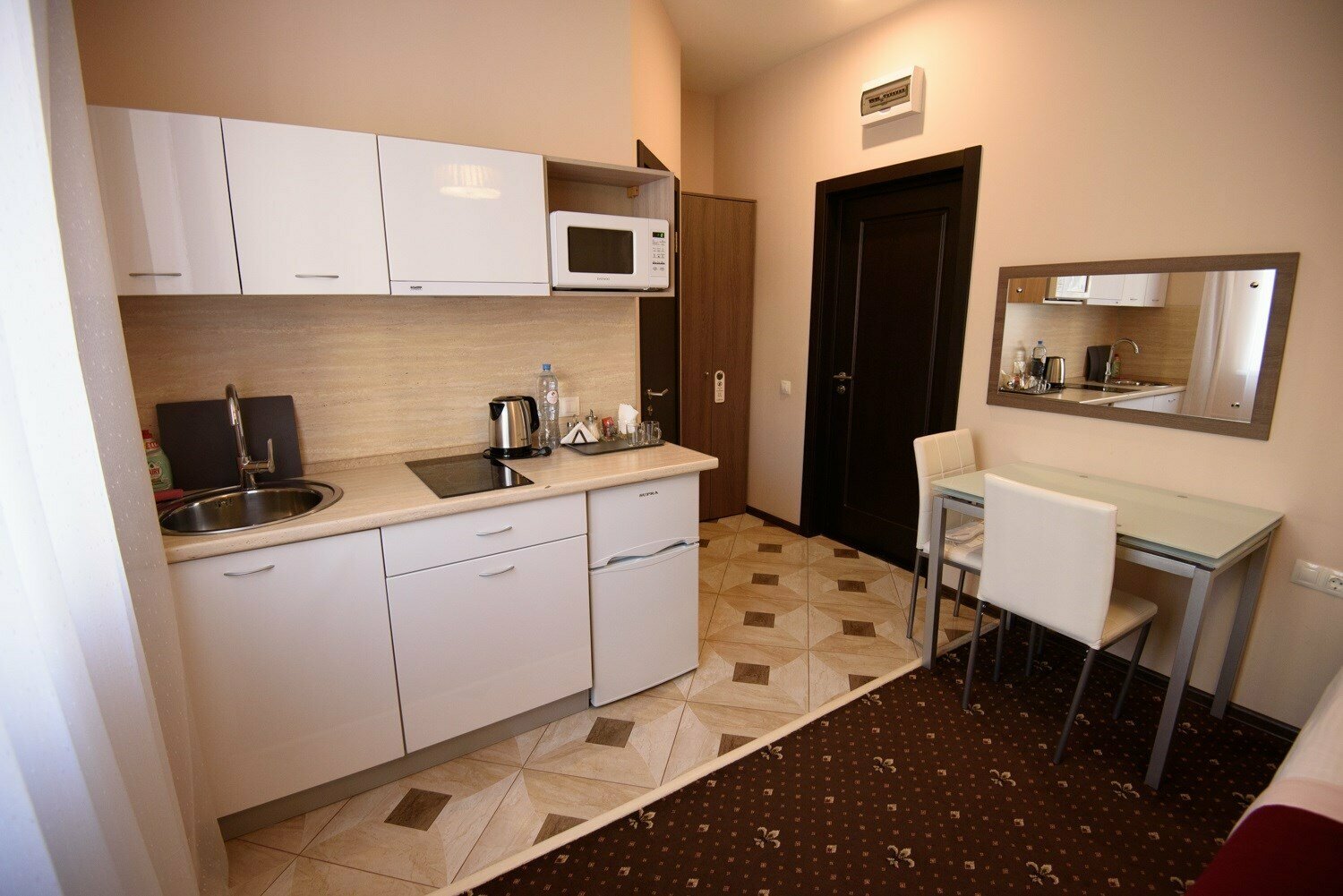 Улучшенный номер с кухней и двуспальной кроватью