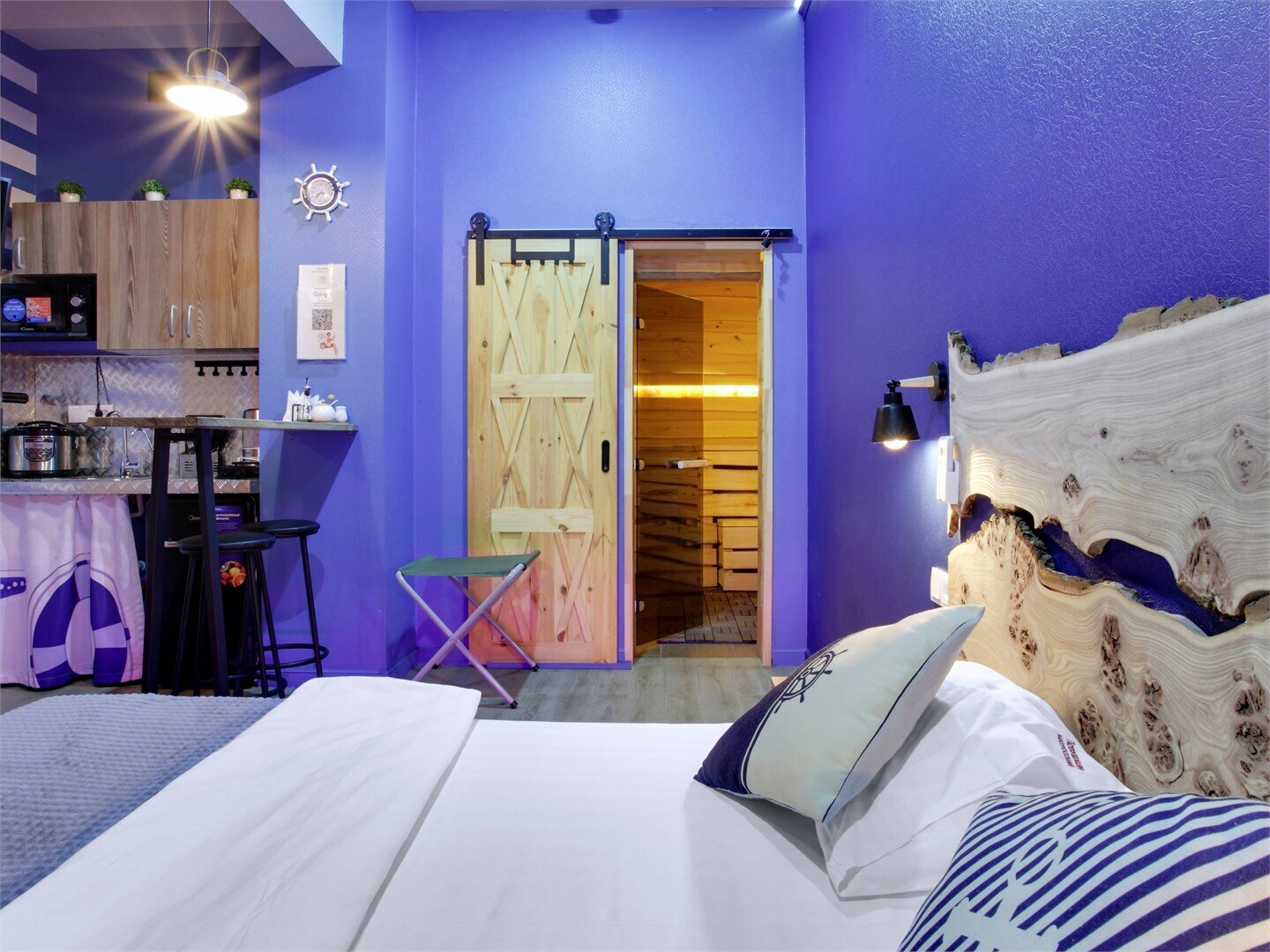 Студия с кухней и с отдельным входом со двора и финской сауной "Леший"(сауна оплачивается отдельно)