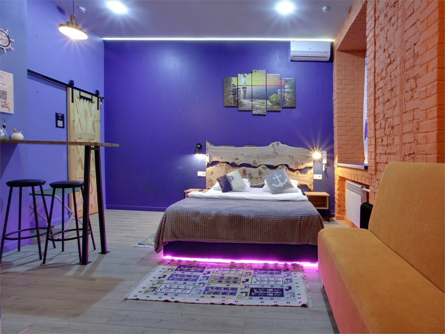 Студия с кухней и с отдельным входом со двора и финской сауной "Леший"(сауна оплачивается отдельно)