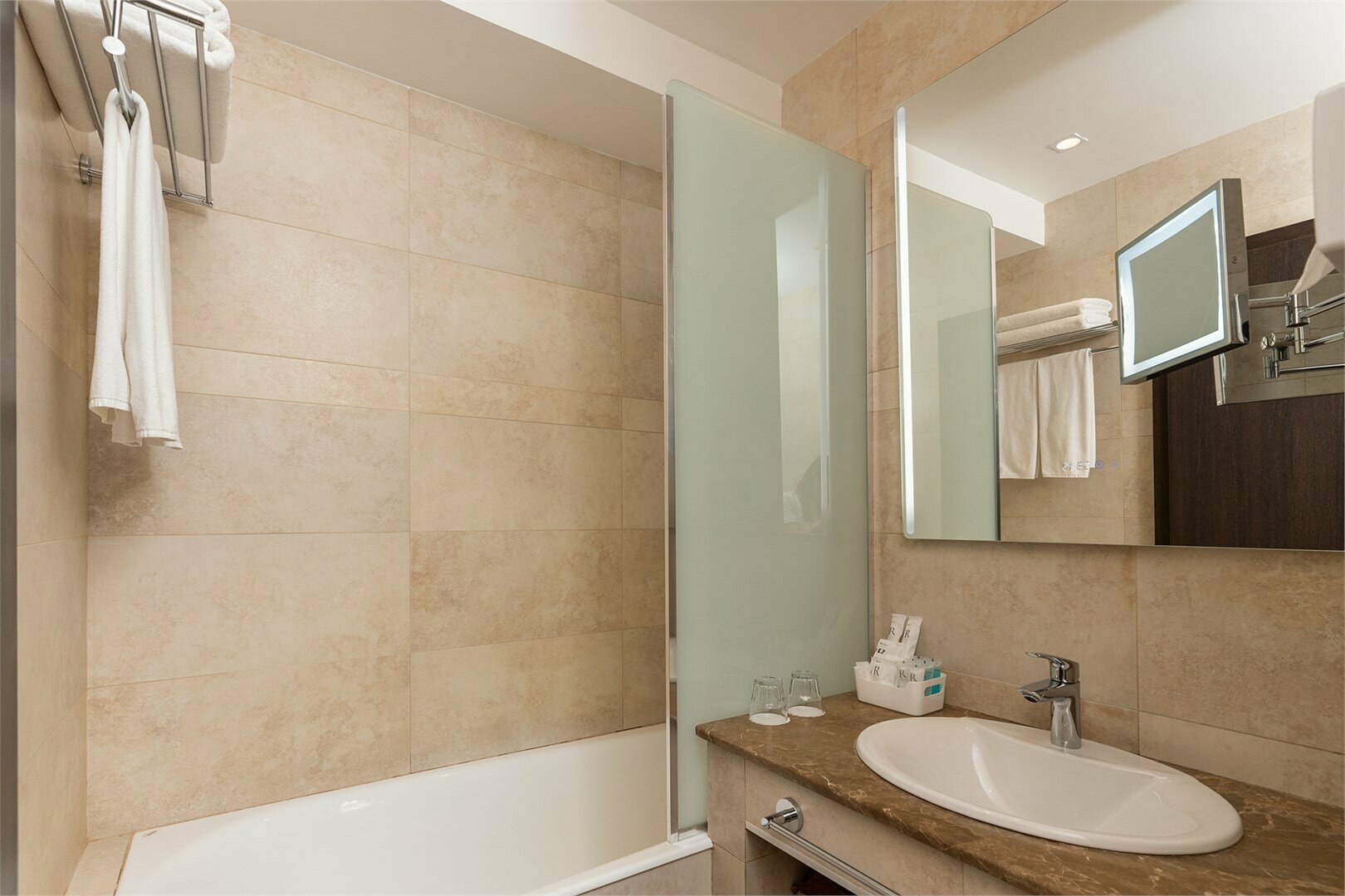 Улучшенный номер с кроватью размера «queen-size»