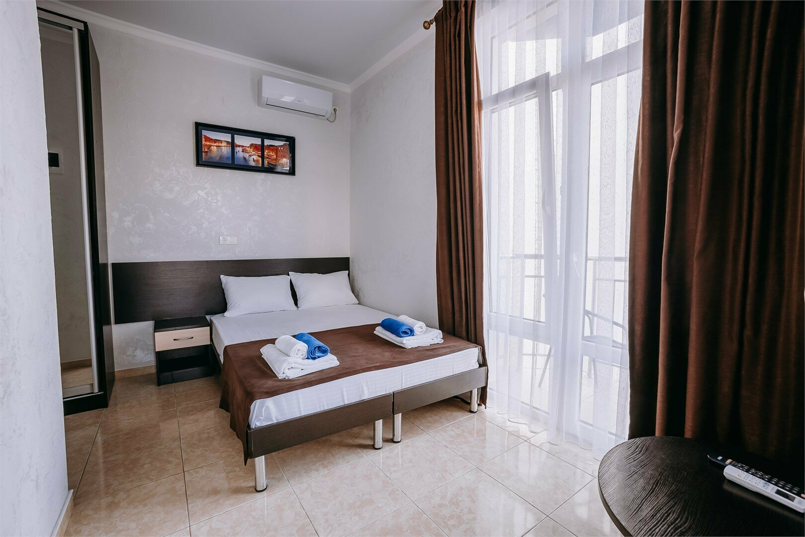 Люкс с 2 спальнями (первая комната проходная)