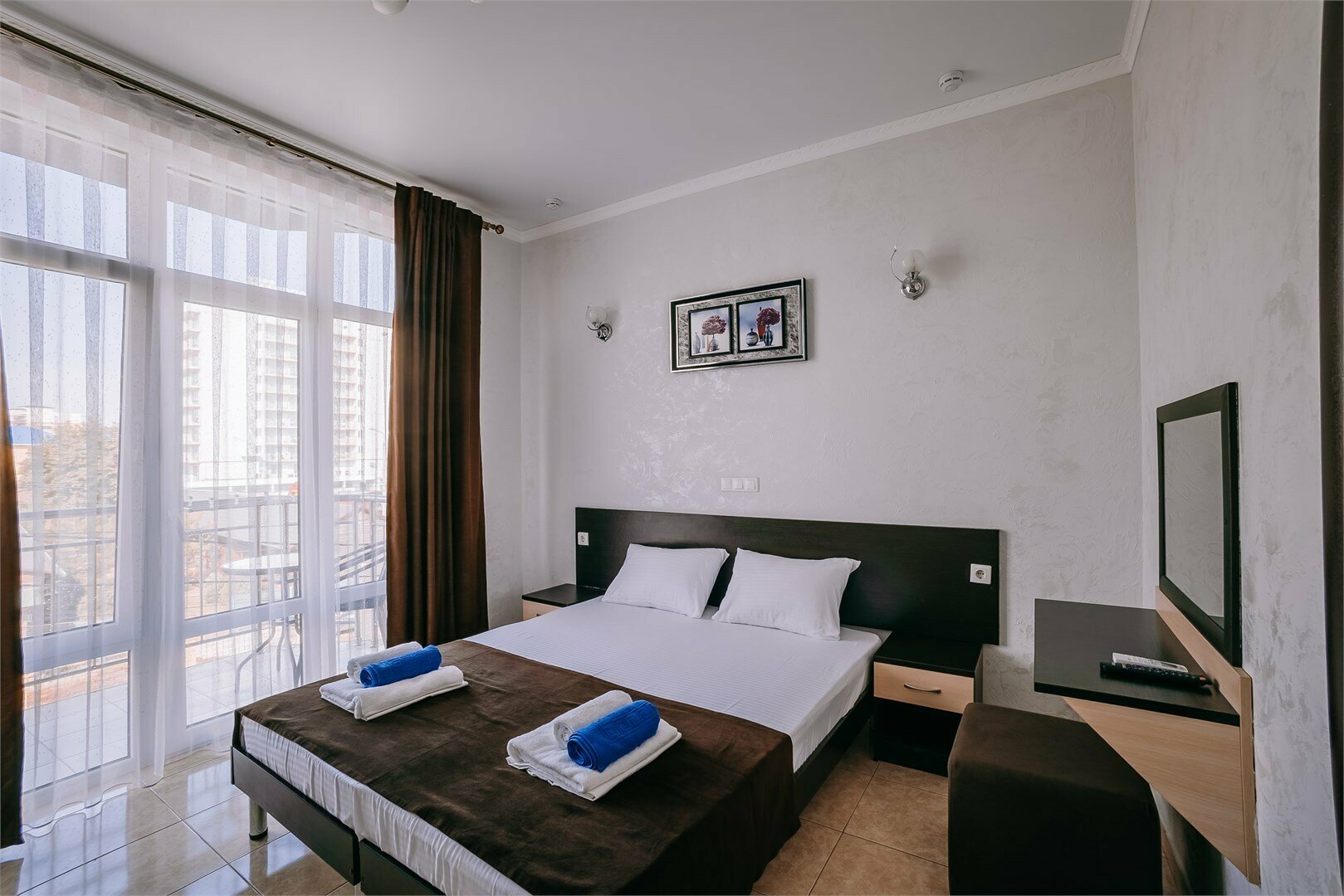 Люкс с 2 спальнями (первая комната проходная)