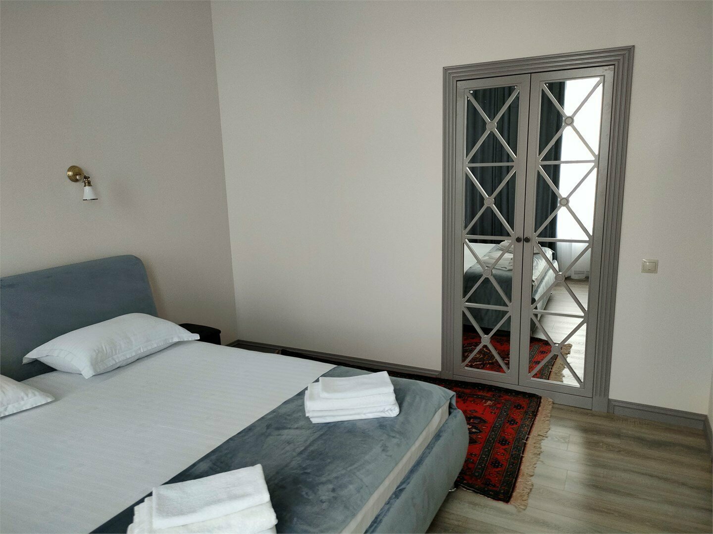 ДВУХКОМНАТНЫЙ ЛЮКС С ВИДОМ НА МОРЕ И БАЛКОНОМ