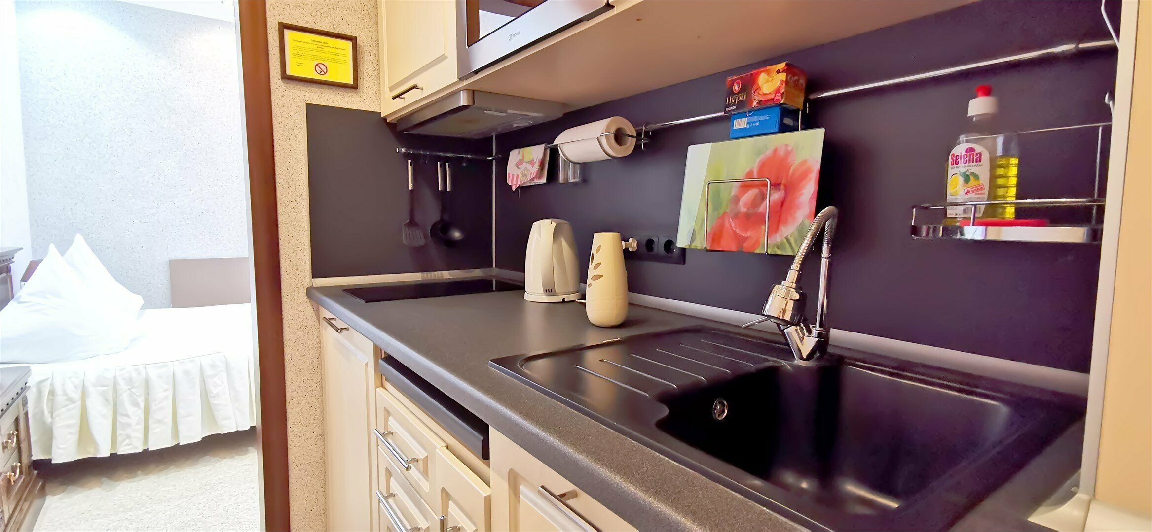 Номер с миникухней и видом на Парк Победы.