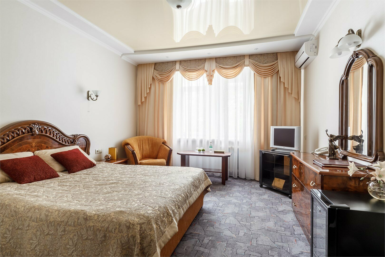 "КОМФОРТ" (Двуспальная кровать)