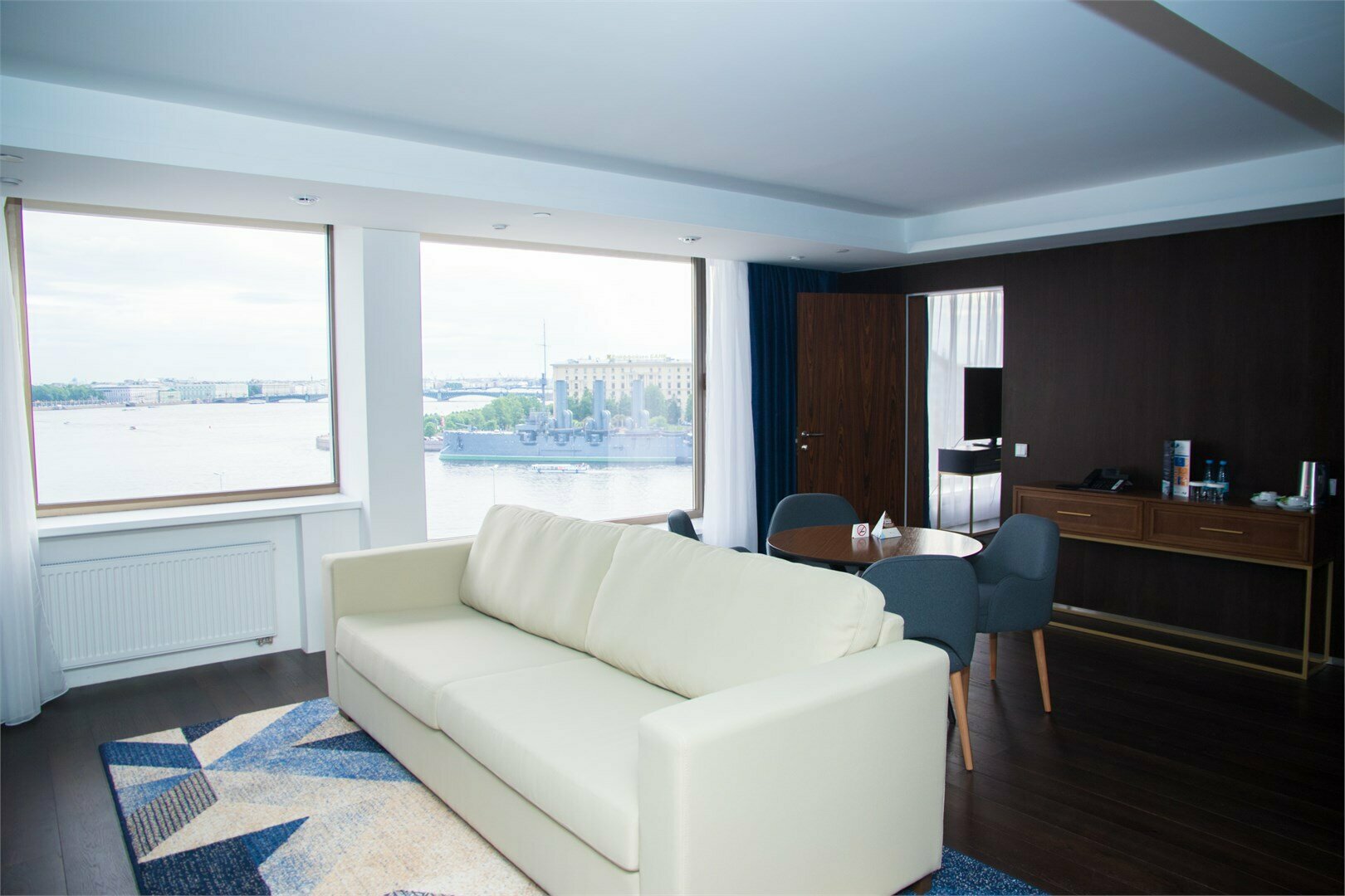 Трехкомнатный Представительский Люкс с видом на реку