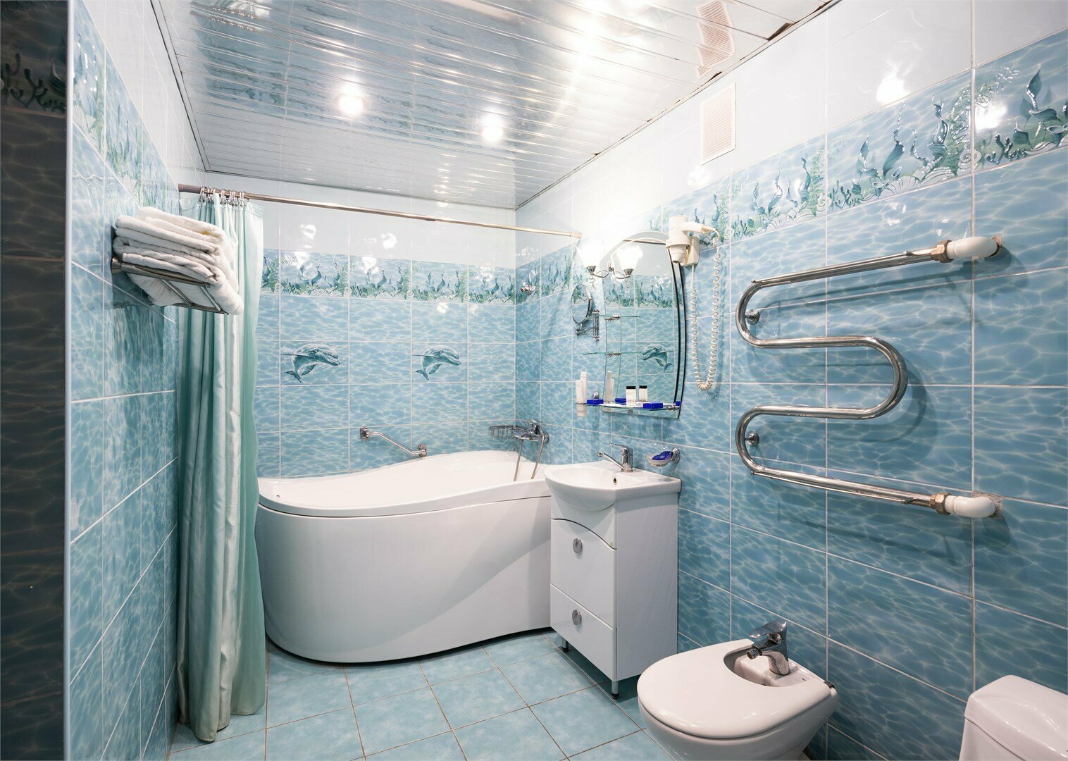 Джуниор Сюит