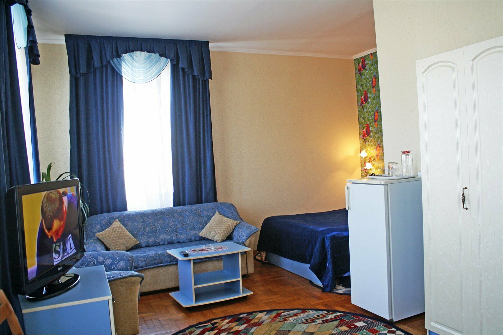 Двухкомнатный номер с диваном