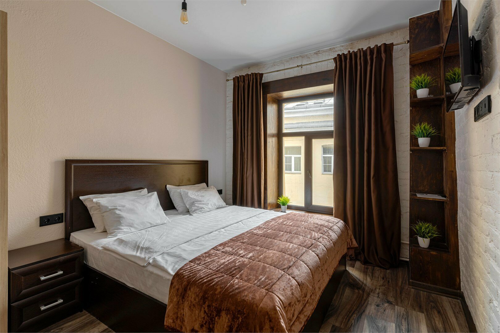 Двухкомнатная квартира в центре города с видом в тихий двор