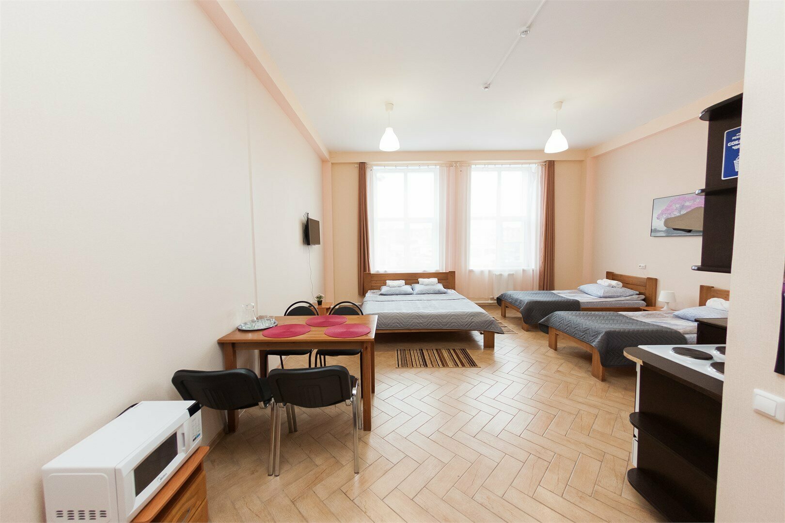 Семейный 2003 четырехместный номер  c  мини-кухней.